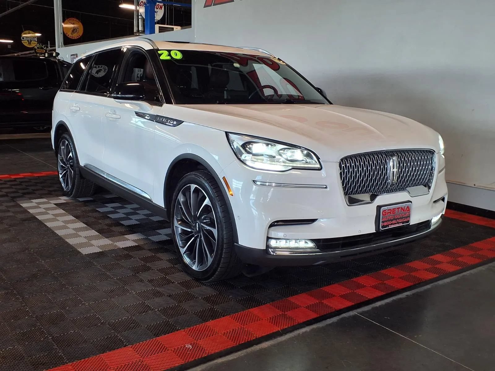 Used 2020 Lincoln Aviator Reserve w/ Equipment Group 202A AWD/4WD image 2