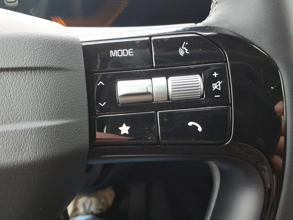 Used 2026 Kia Sorento LX FWD image 23