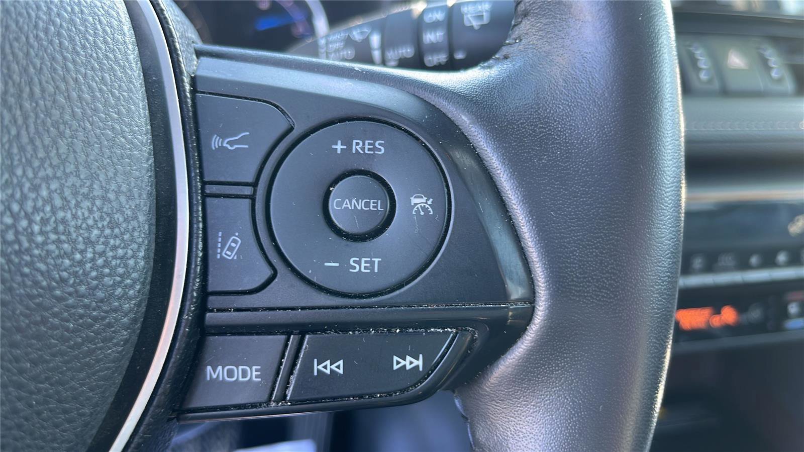 Used 2020 Toyota RAV4 Limited image 7