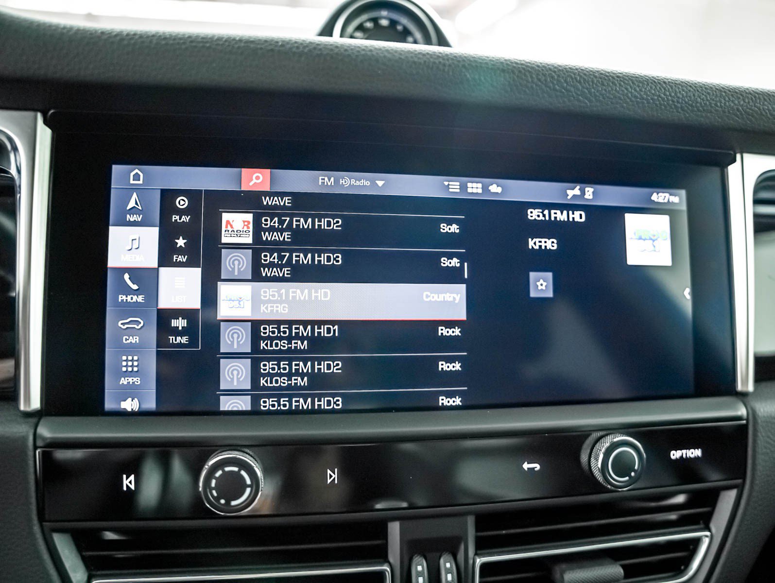 Certified 2022 Porsche Macan AWD/4WD image 22