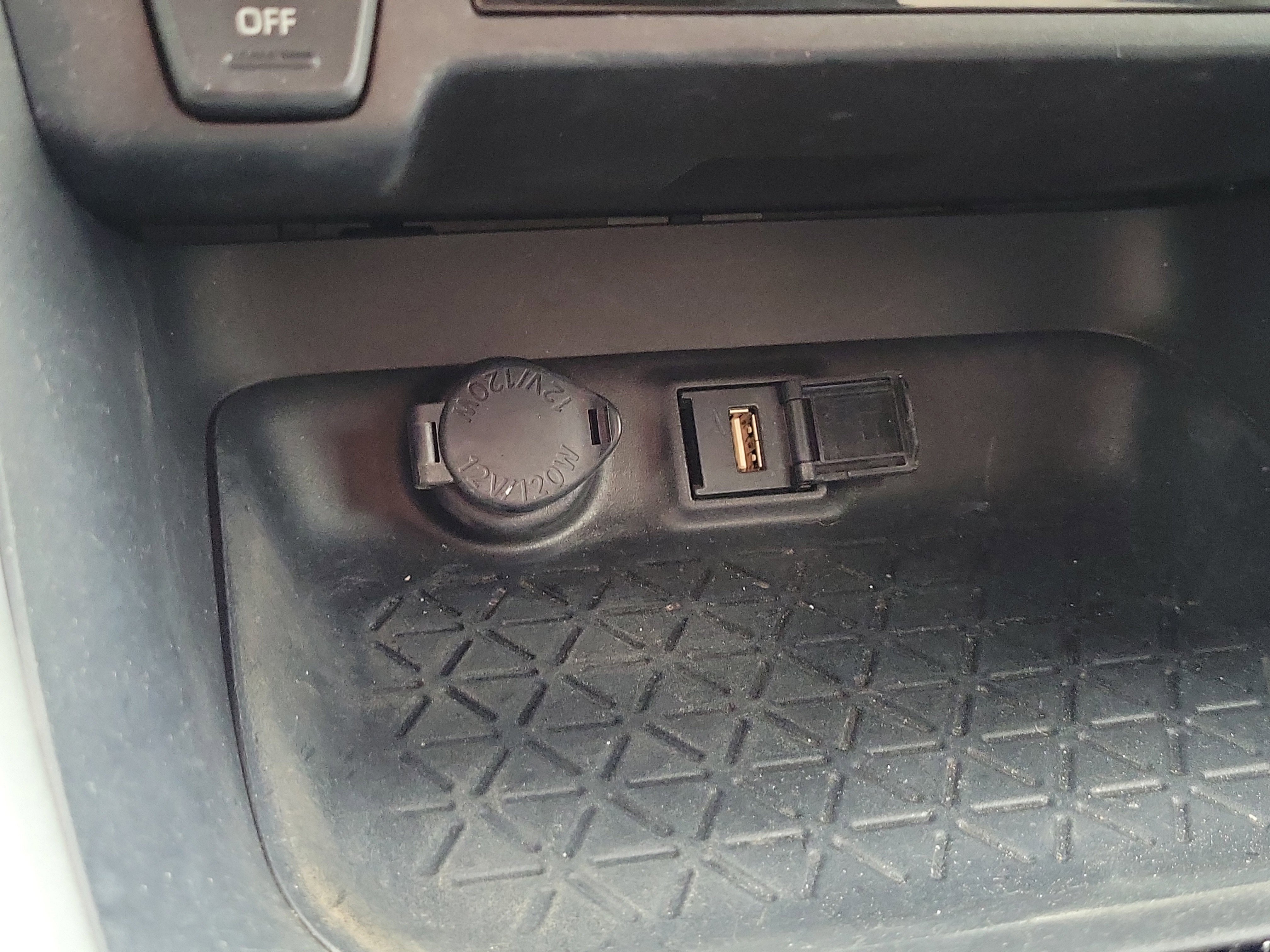 Used 2021 Toyota RAV4 LE image 30