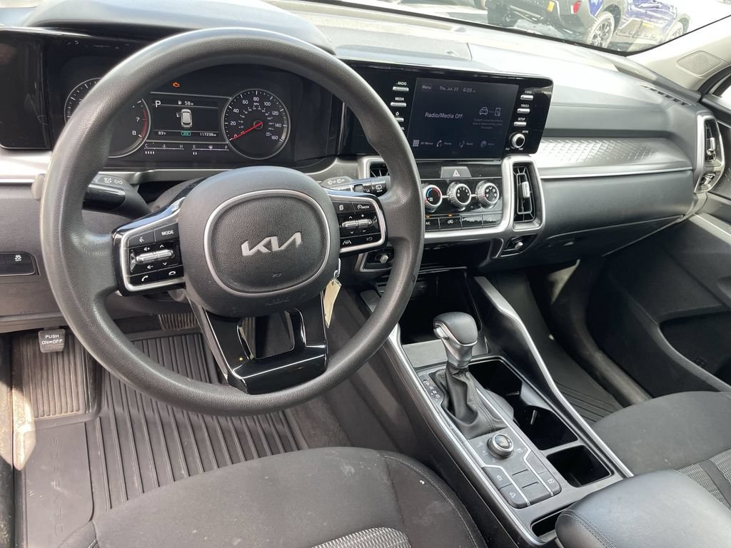 Used 2022 Kia Sorento LX AWD/4WD image 9