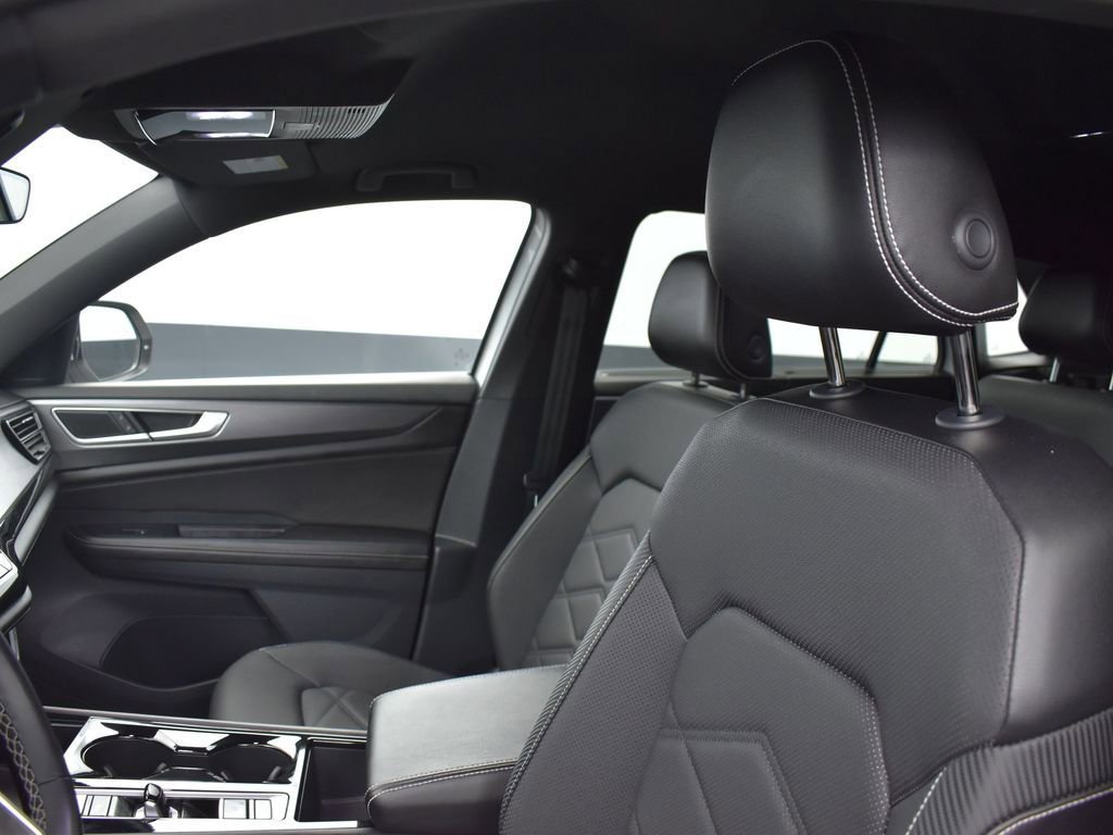 Used 2024 Volkswagen Atlas Cross Sport SE image 14