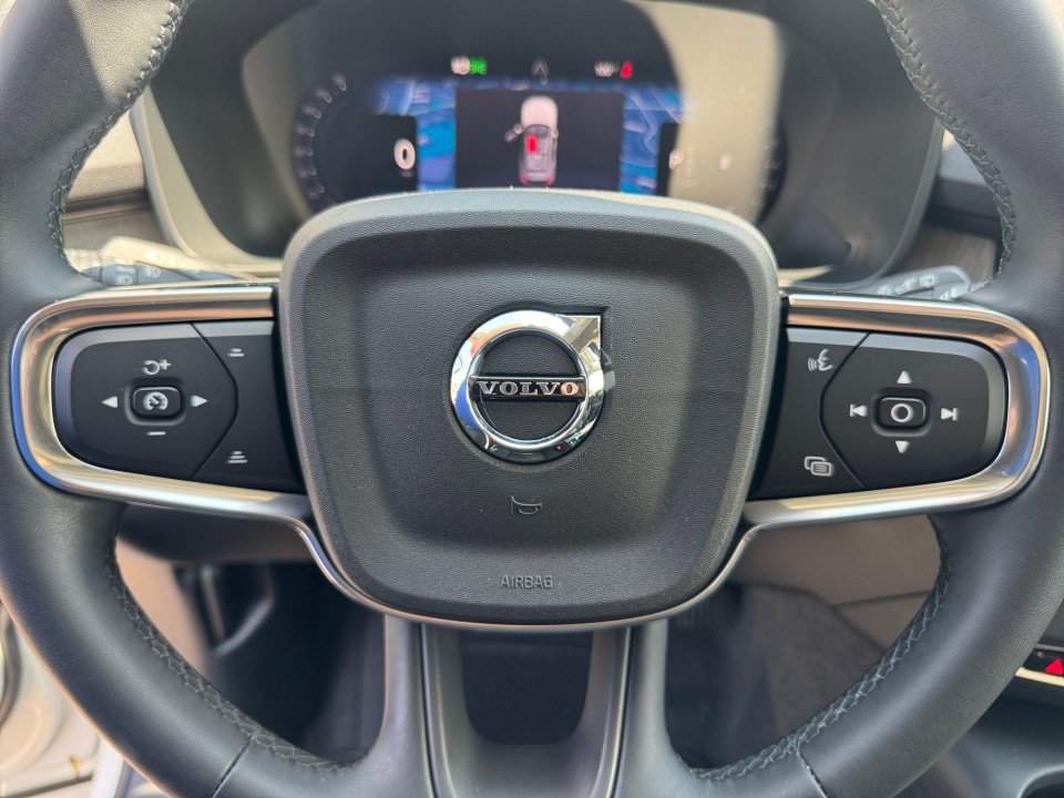 Certified 2023 Volvo XC40 B5 Ultimate w/ Climate Package AWD/4WD image 33