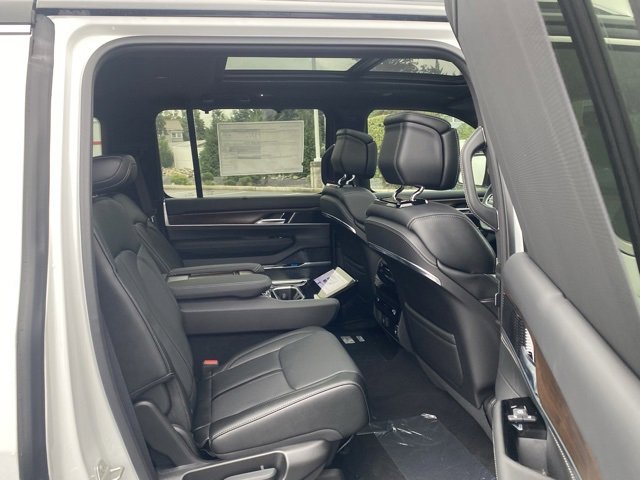 New 2024 Jeep Grand Wagoneer Series I w/ HD Trailer Tow Package image 31