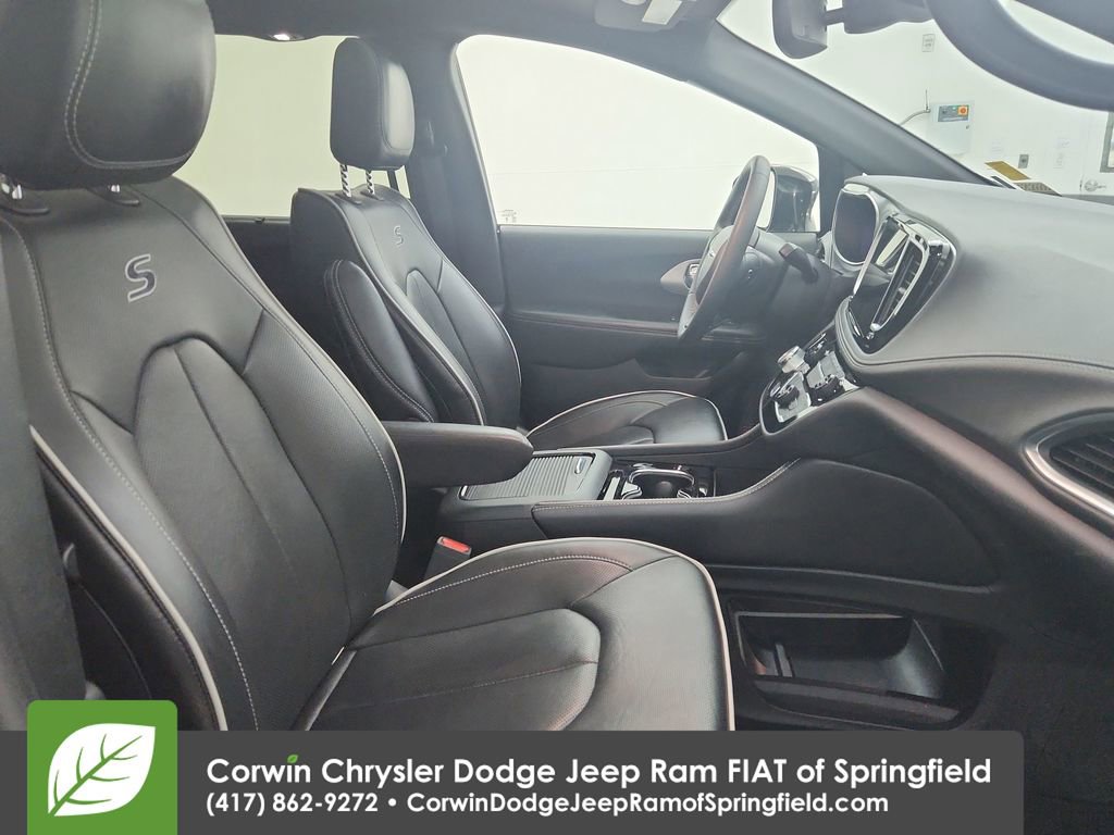 Used 2025 Chrysler Pacifica Limited FWD image 35