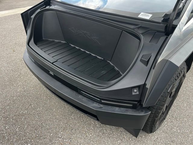 Used 2024 Tesla Cybertruck AWD Crew Cab image 31