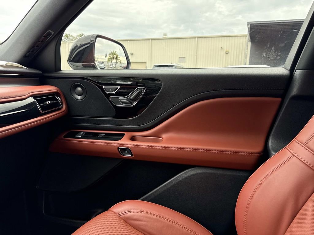 New 2025 Lincoln Aviator Reserve image 23