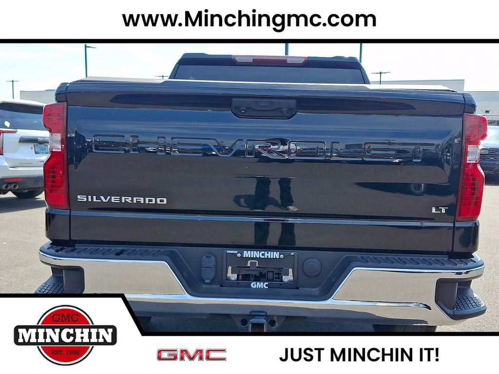 Used 2023 Chevrolet Suburban Premier AWD/4WD image 5