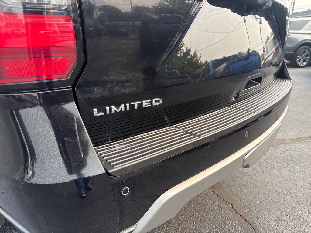Used 2019 Ford Expedition Limited w/ Equipment Group 301A RWD image 11