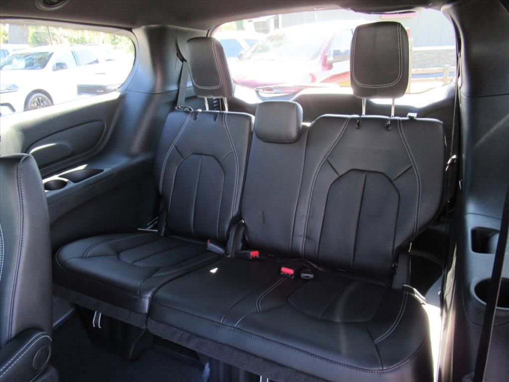 New 2026 Chrysler Pacifica Select FWD image 28
