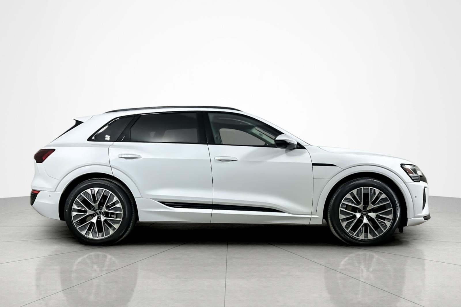Used 2024 Audi Q8 e-tron Prestige AWD/4WD image 6
