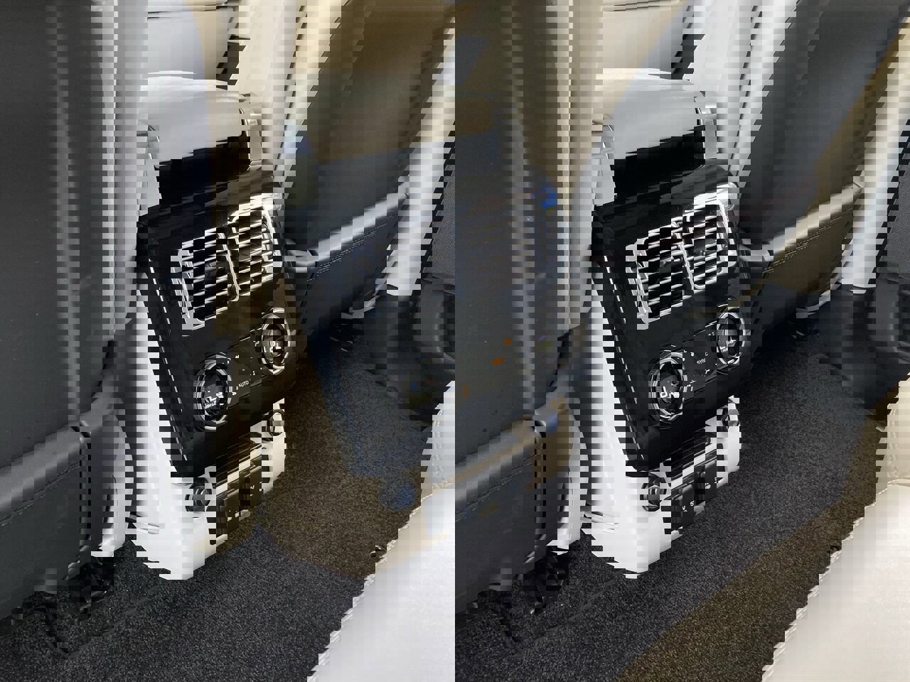 Used 2019 Land Rover Range Rover Supercharged image 30