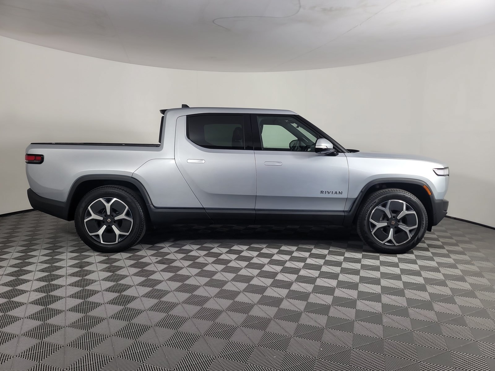 Used 2024 Rivian R1T Adventure Dual AWD/4WD image 6