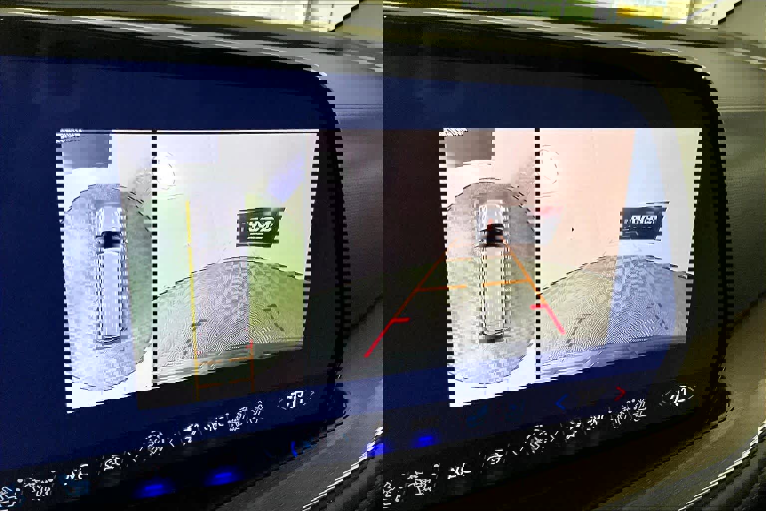 Used 2025 Chevrolet Suburban High Country image 25