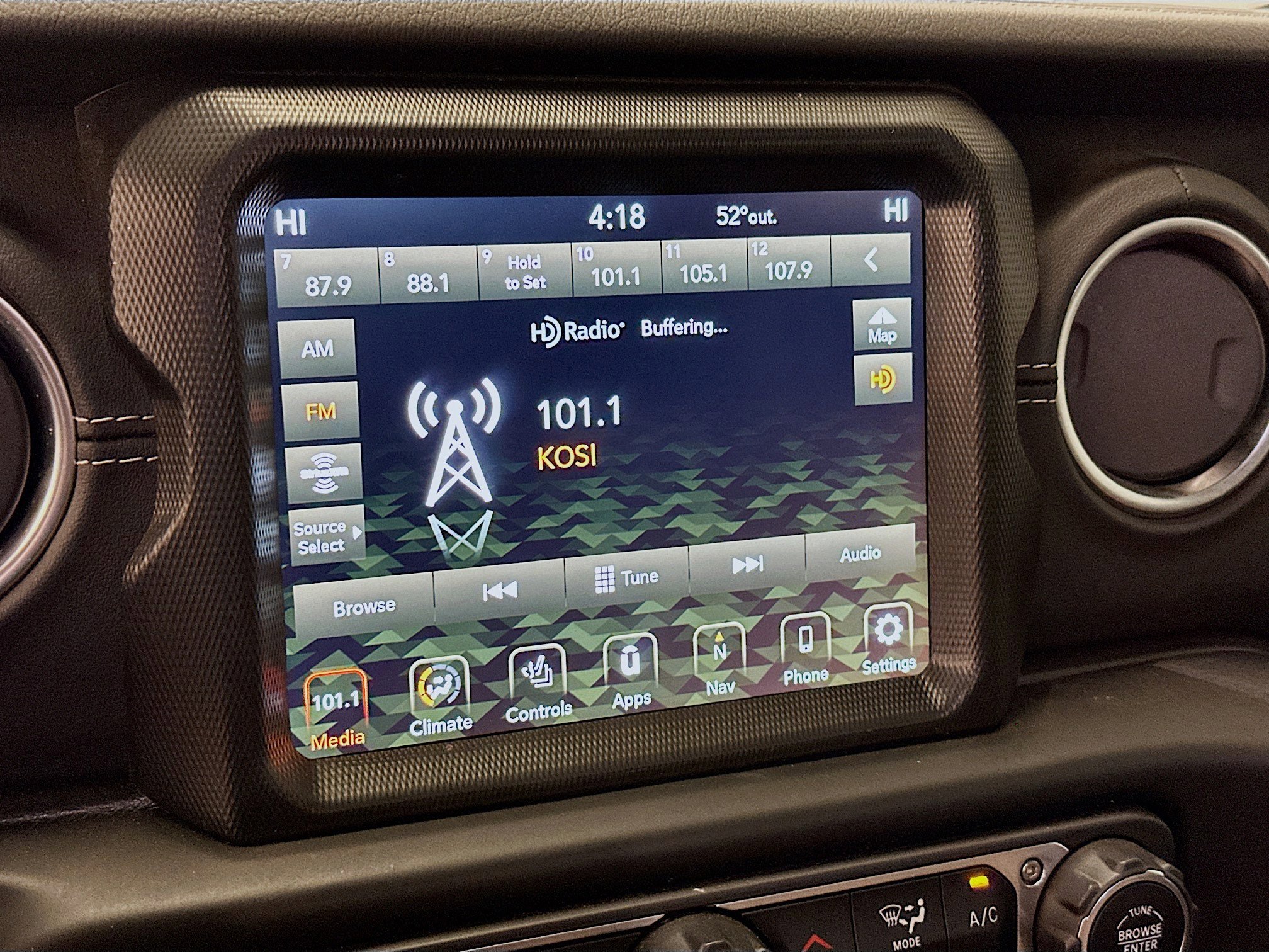 Used 2021 Jeep Wrangler Sahara w/ Cold Weather Group image 21