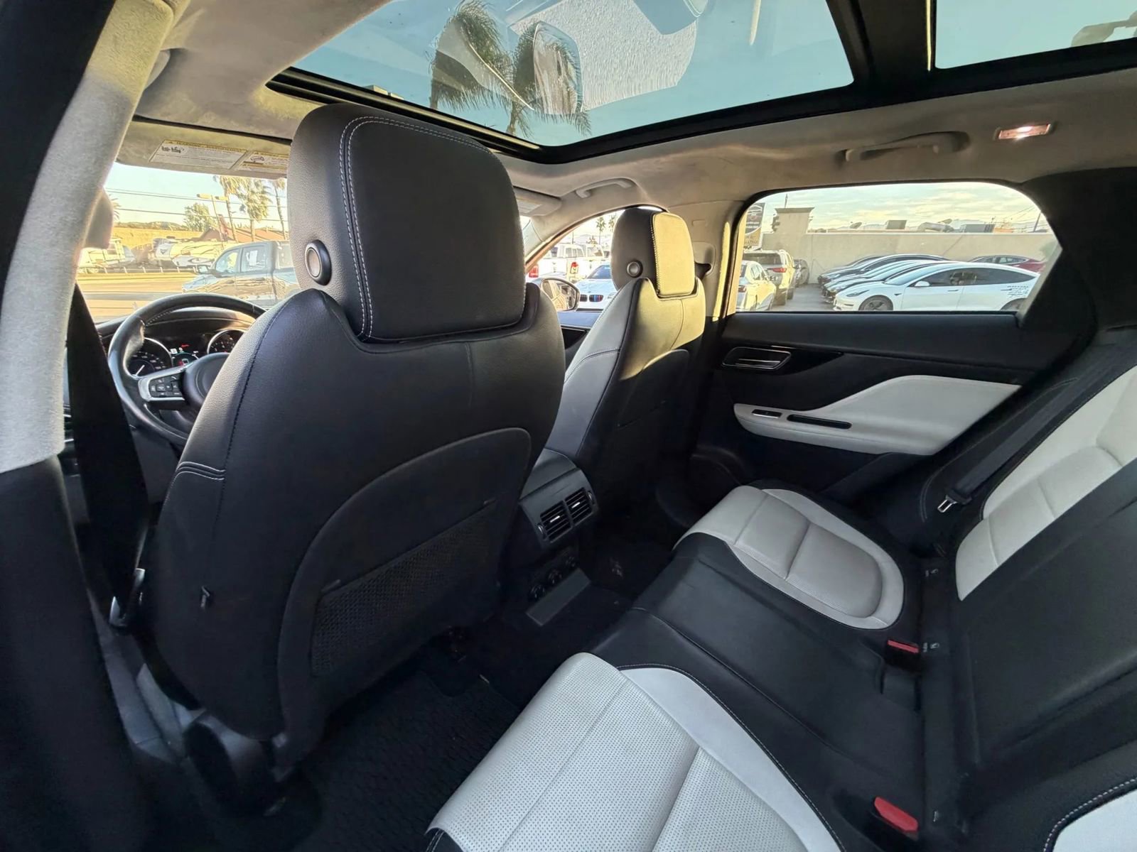 Used 2019 Jaguar F-PACE R-Sport image 25