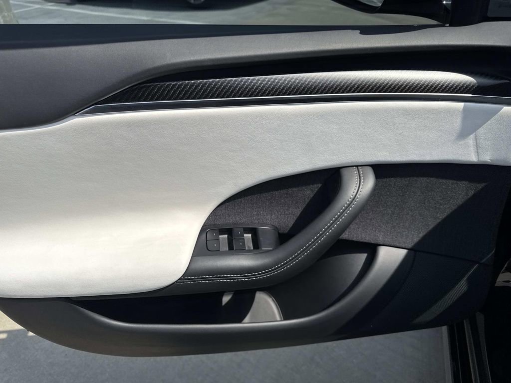 Used 2022 Tesla Model S Plaid image 14