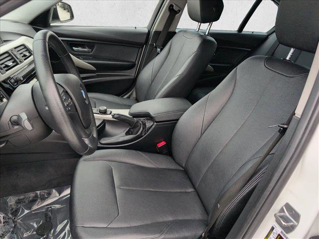 Used 2018 BMW 320i Sedan RWD image 17