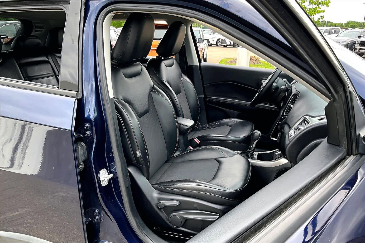 Used 2018 Jeep Compass Latitude w/ Popular Equipment Group FWD image 8