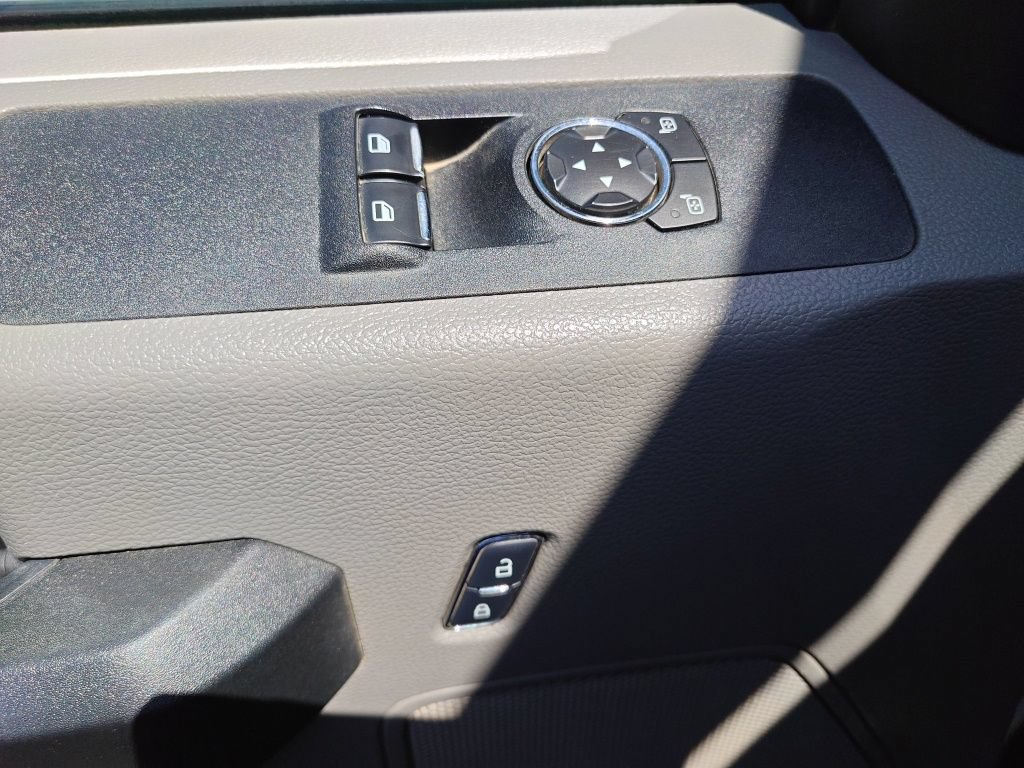 Used 2017 Ford F550 2WD Regular Cab Super Duty image 15