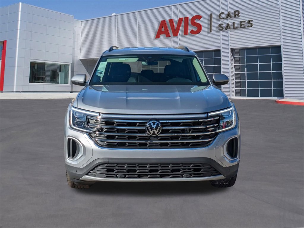 Used 2025 Volkswagen Atlas SE image 2