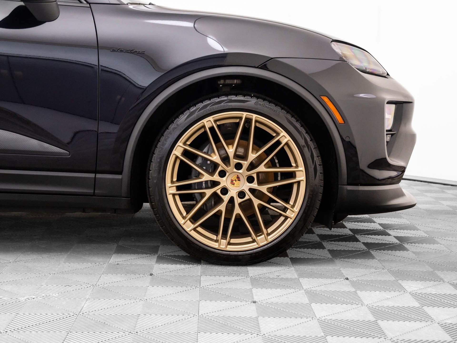 Certified 2024 Porsche Macan 4 Electric image 37