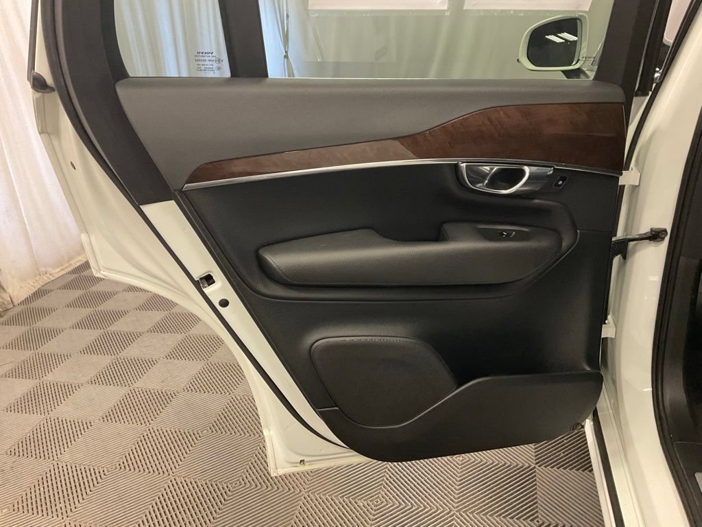 Used 2016 Volvo XC90 T6 Momentum w/ Momentum Plus Package AWD/4WD image 34