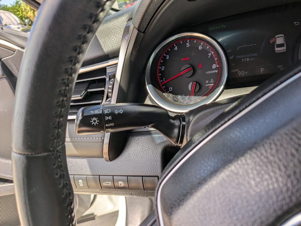 Used 2018 Toyota Camry XSE FWD image 32