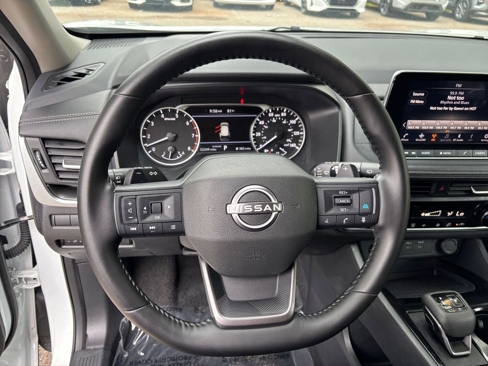 Used 2025 Nissan Rogue SV FWD image 29