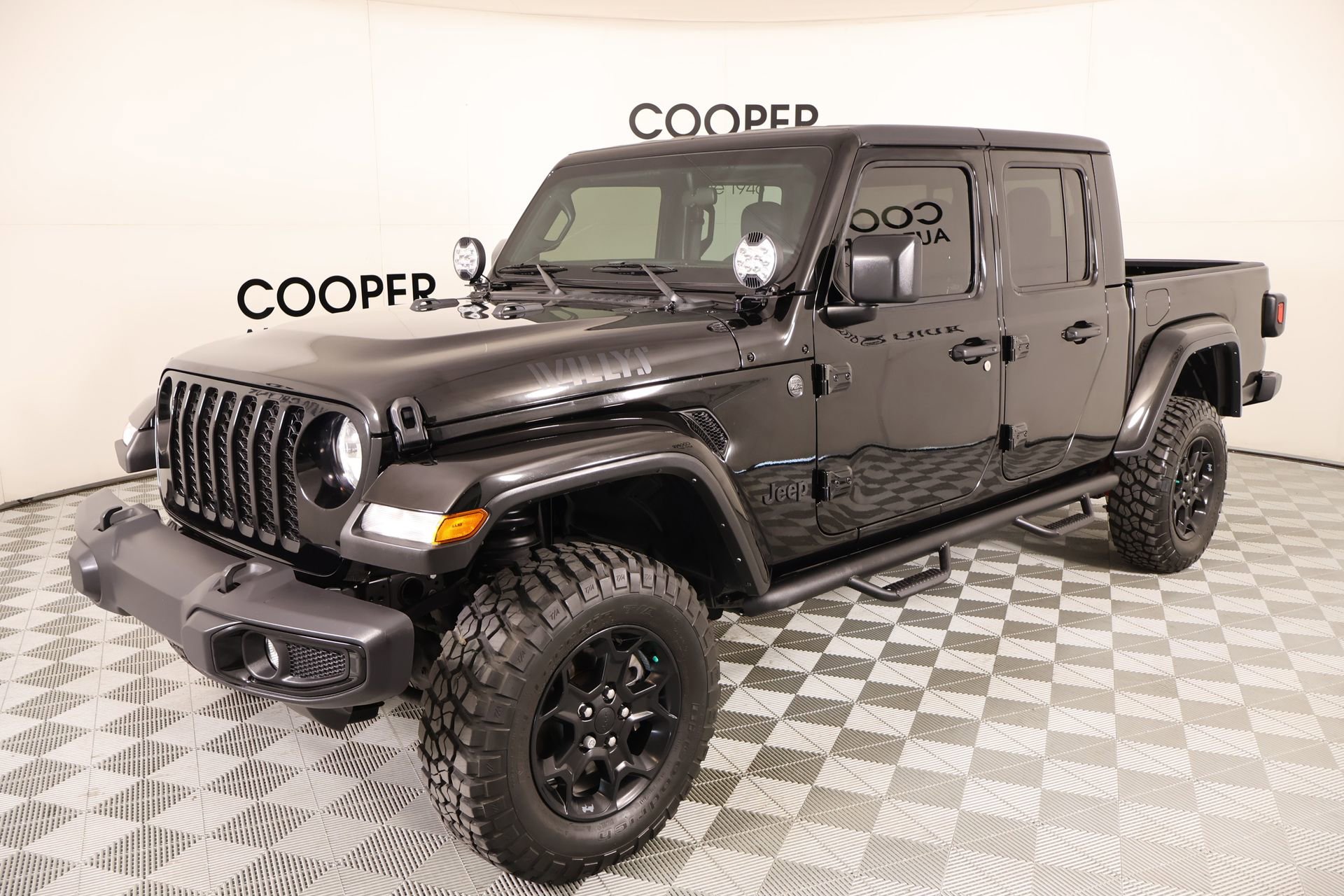 Used 2023 Jeep Gladiator Willys image 10