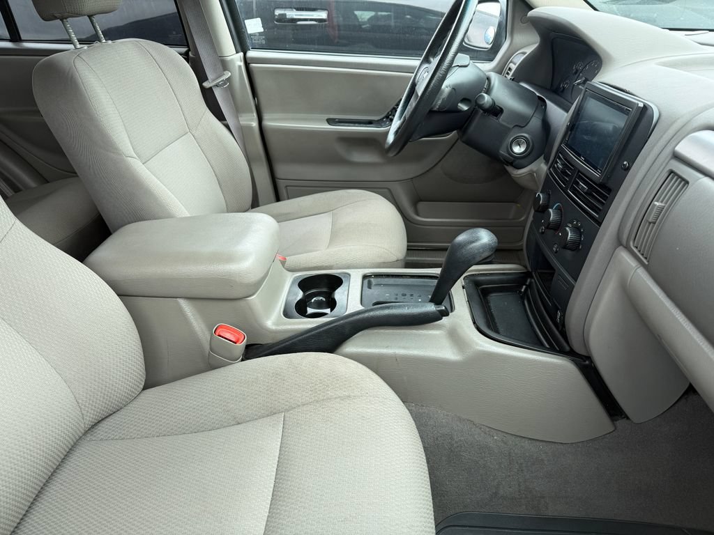 Used 2004 Jeep Grand Cherokee Laredo w/ Convenience Group RWD image 3