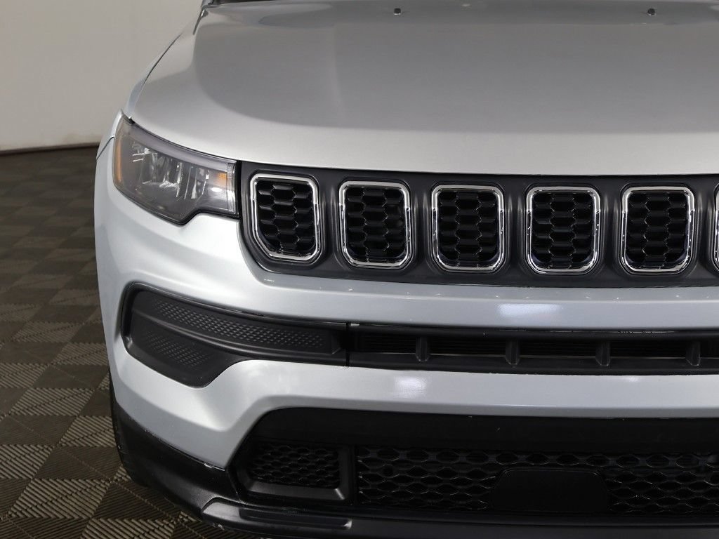Used 2025 Jeep Compass Sport AWD/4WD image 10