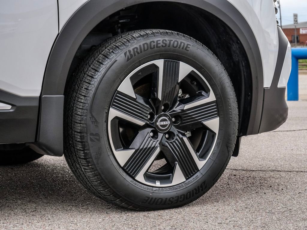 Used 2025 Nissan Kicks SV image 9