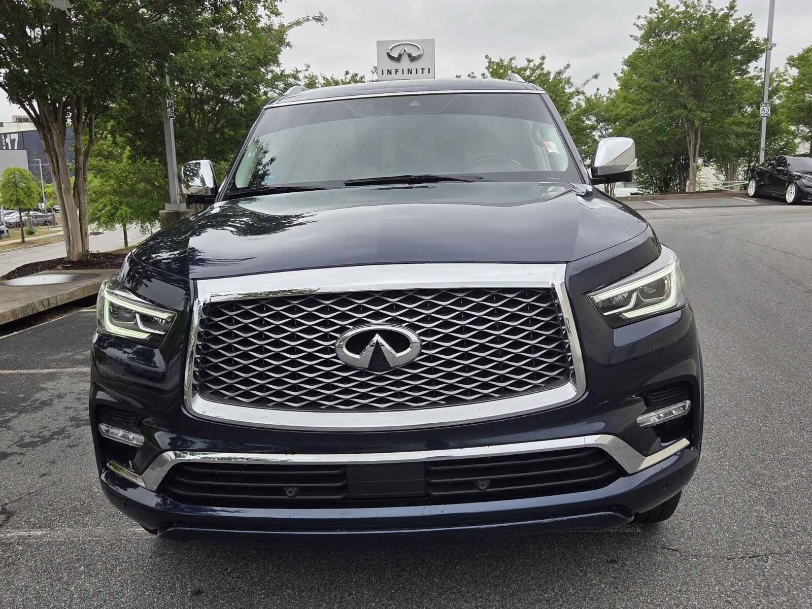 Used 2018 INFINITI QX80 4WD w/ Deluxe Technology Package image 2