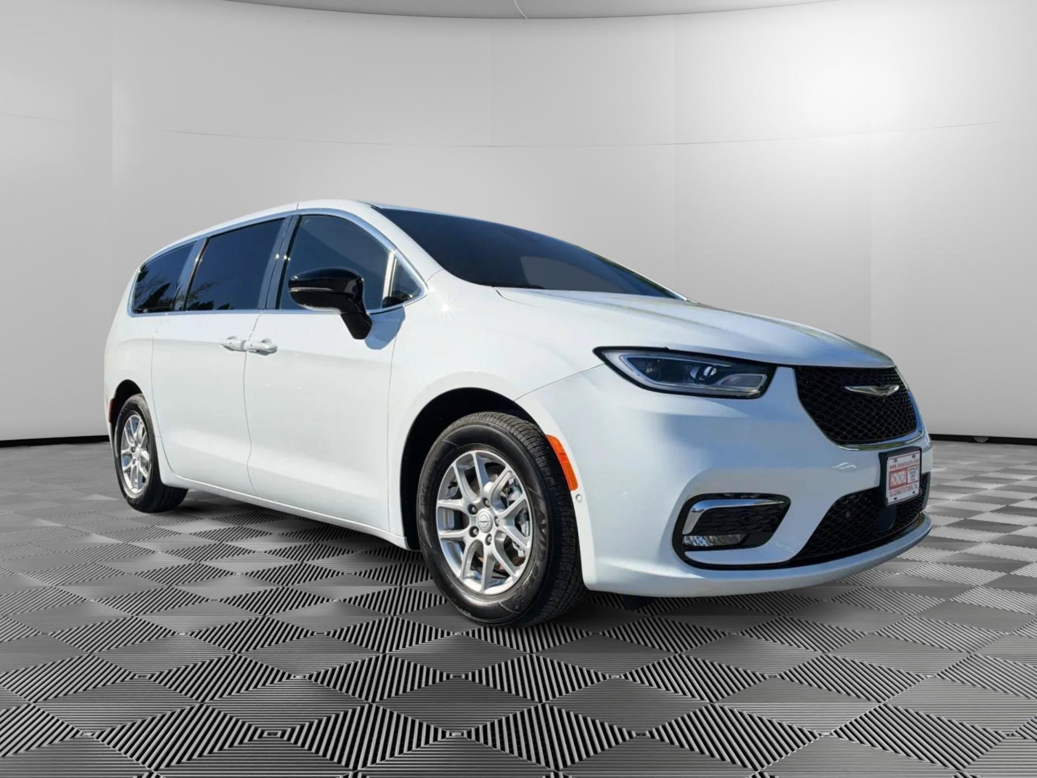 Used 2026 Chrysler Pacifica Select FWD image 2