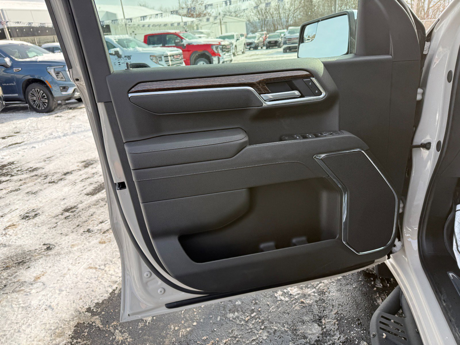 New 2026 GMC Sierra 1500 SLE w/ Max Trailering Package image 15