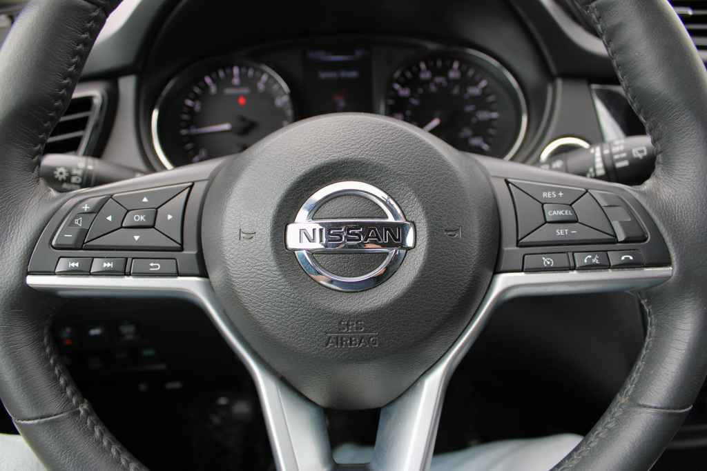 Used 2017 Nissan Rogue SV image 16