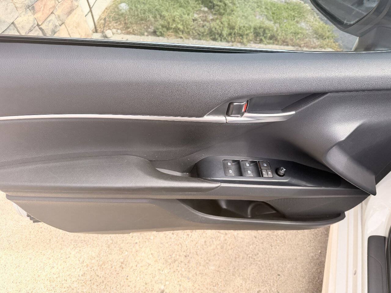 Used 2018 Toyota Camry SE FWD image 11