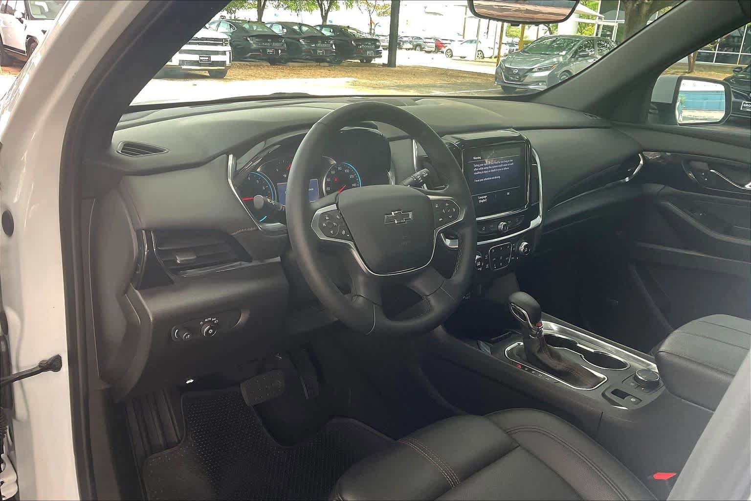 Used 2023 Chevrolet Traverse RS image 18