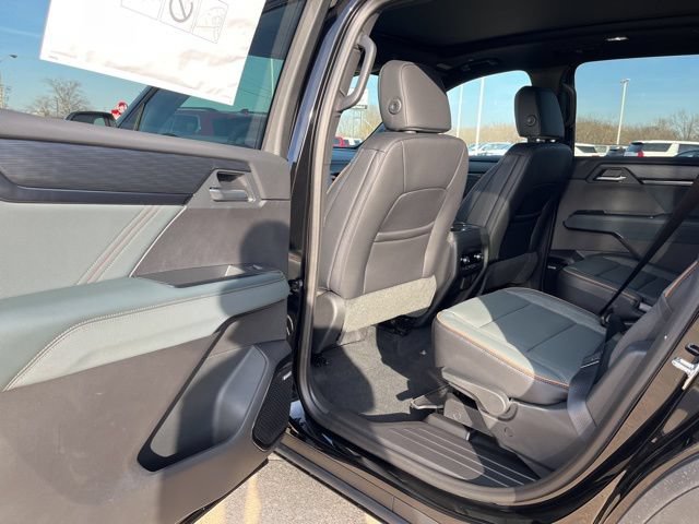 New 2026 GMC Acadia AT4 w/ Luxury Package AWD/4WD image 23