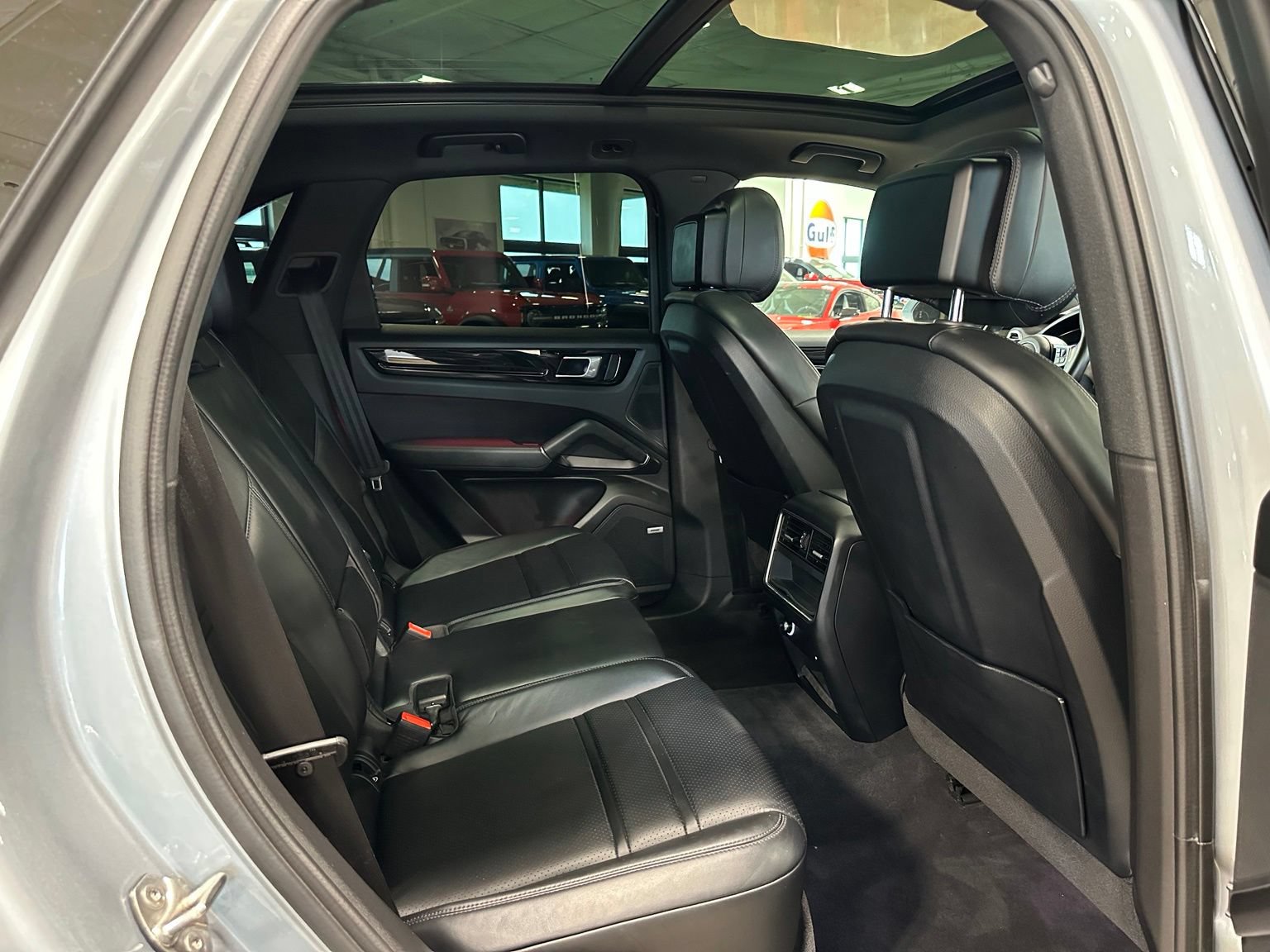 Used 2022 Porsche Cayenne Platinum Edition AWD/4WD image 35