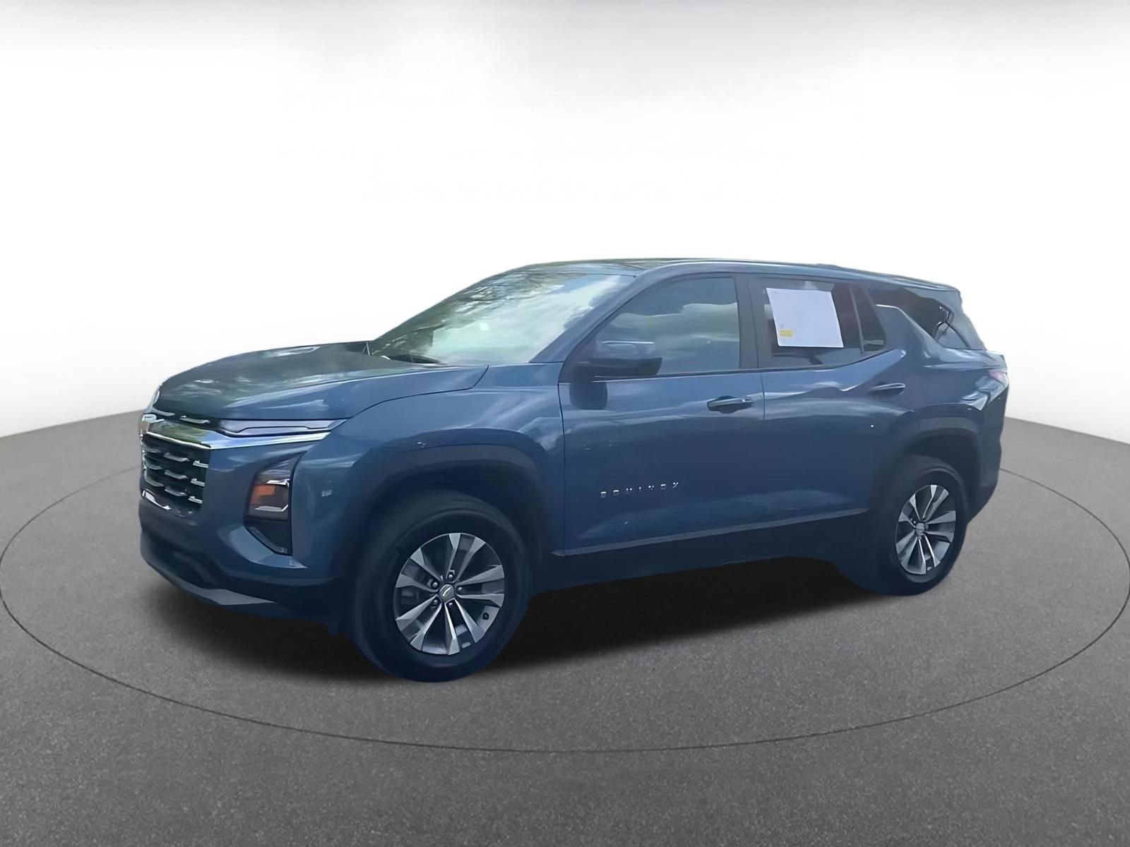 Used 2025 Chevrolet Equinox LT FWD image 8