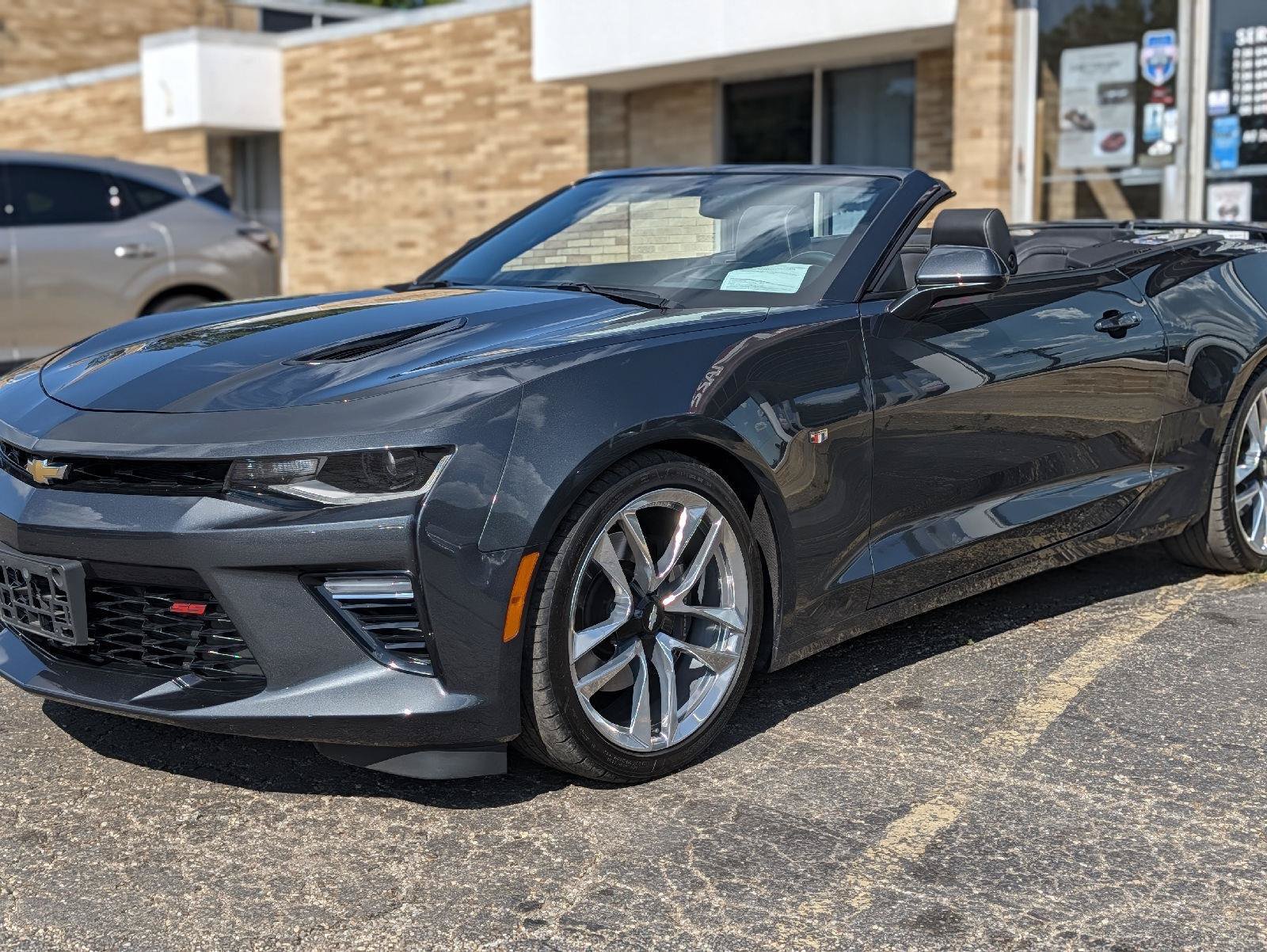 Used 2018 Chevrolet Camaro SS RWD image 31