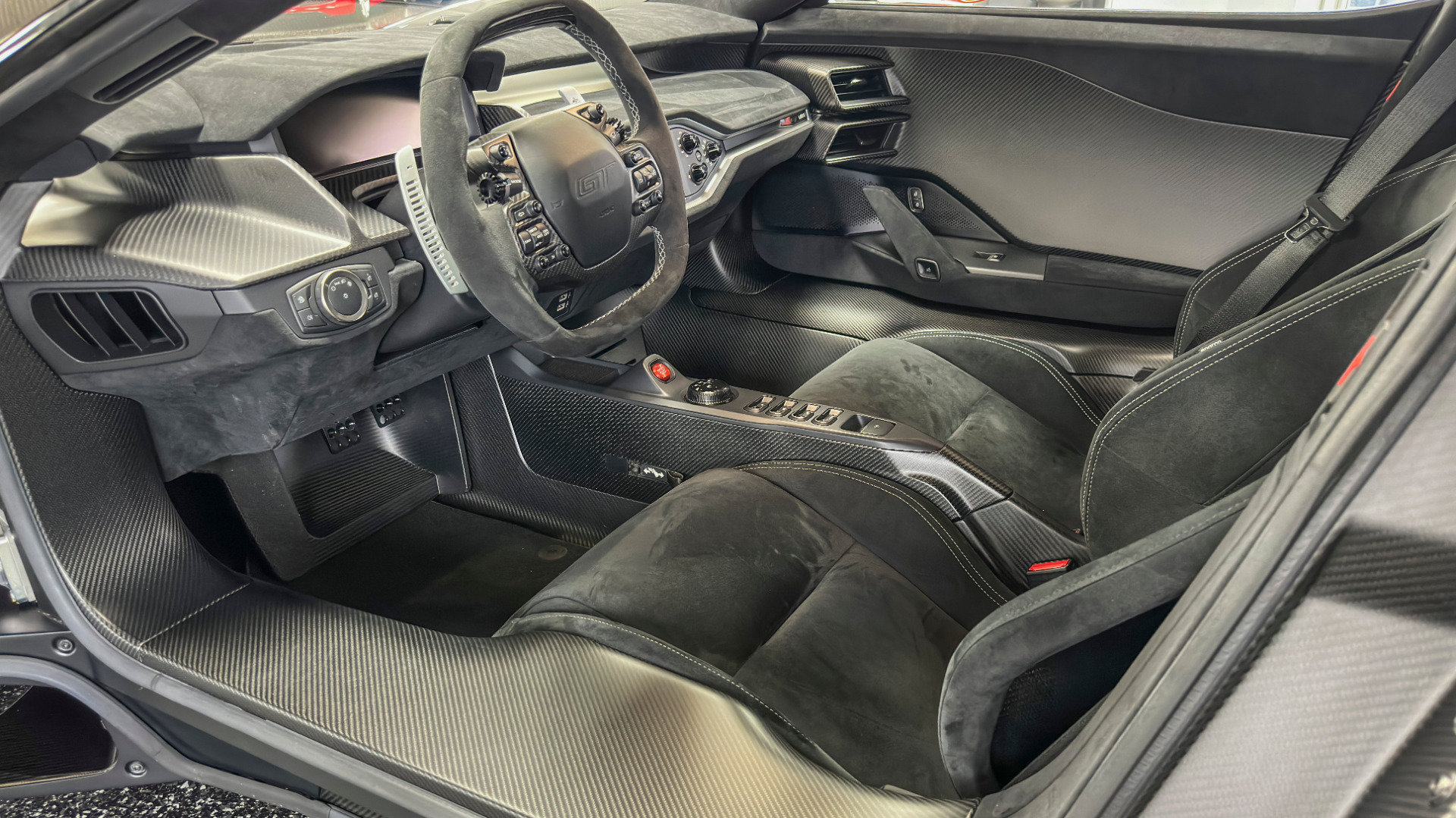 Used 2020 Ford GT Carbon Series RWD image 37