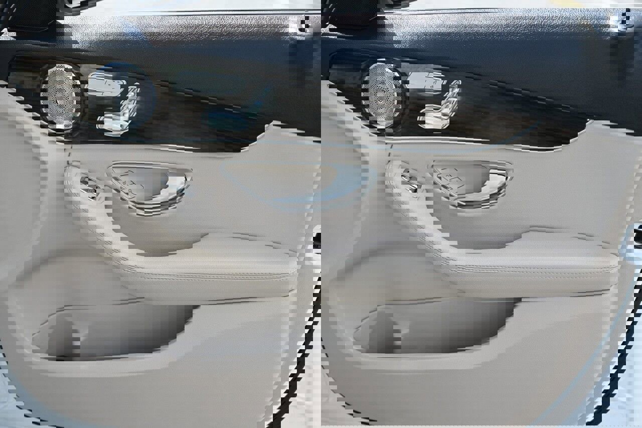 Used 2021 Mercedes-Benz C 300 Sedan w/ Premium Package image 17