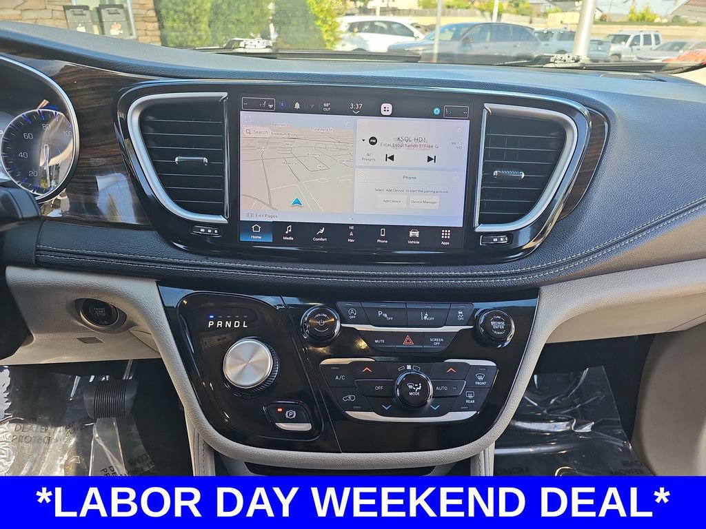 Used 2023 Chrysler Pacifica Limited FWD image 21