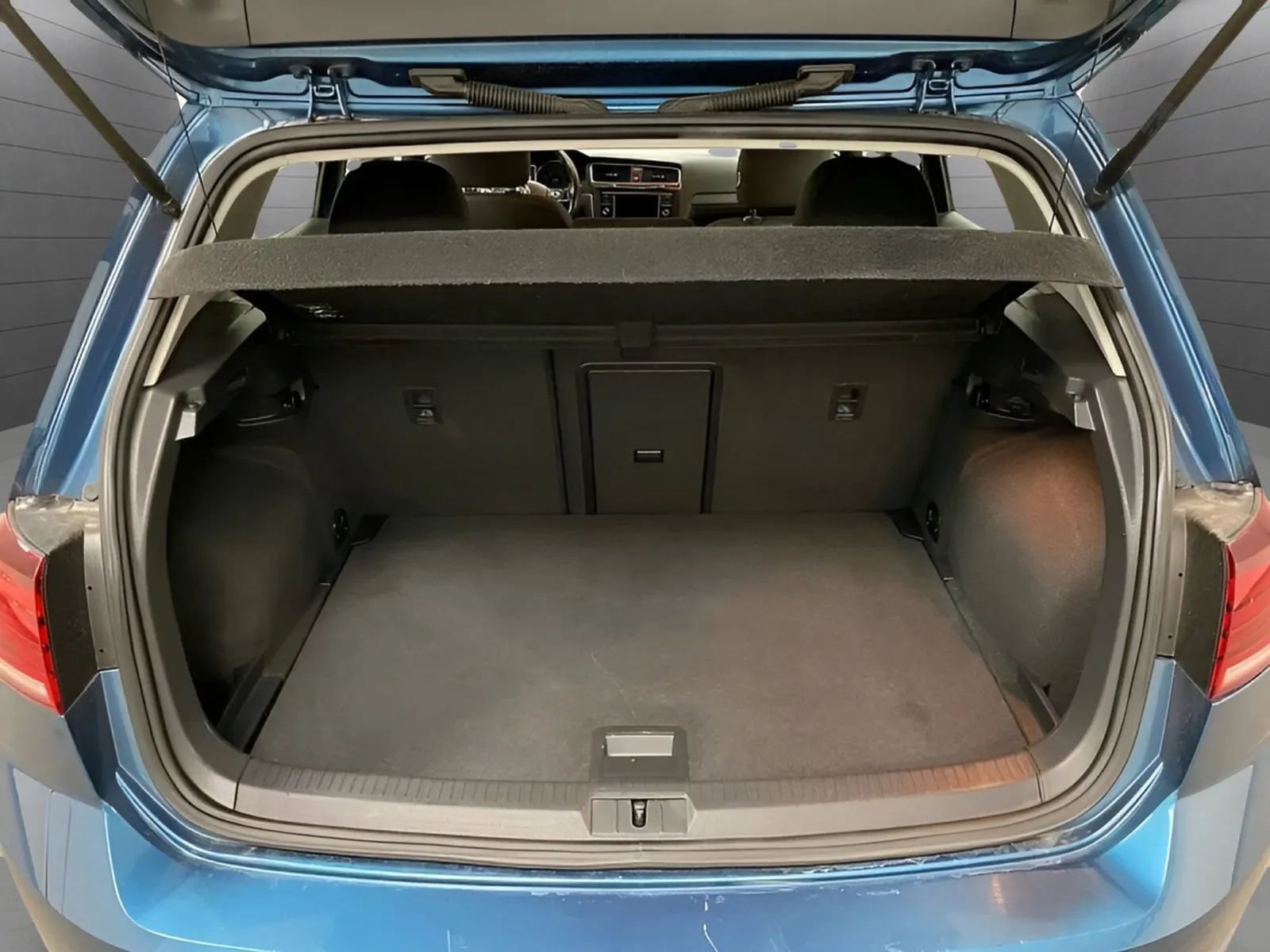 Used 2019 Volkswagen Golf SE FWD image 13