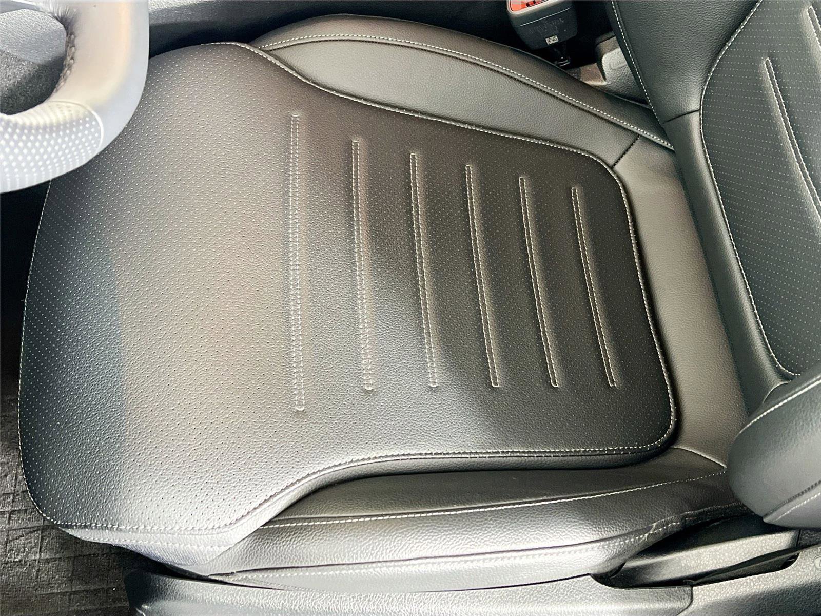 Used 2025 Mercedes-Benz GLC 300 4MATIC image 20