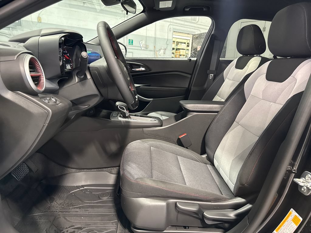 New 2026 Chevrolet Trax RS w/ Sunroof Package FWD image 28